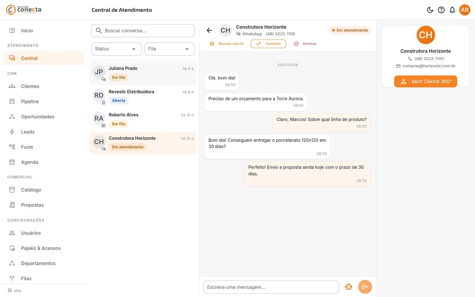 Central de atendimento do Conecta Cerâmica com conversa de WhatsApp e painel do cliente
